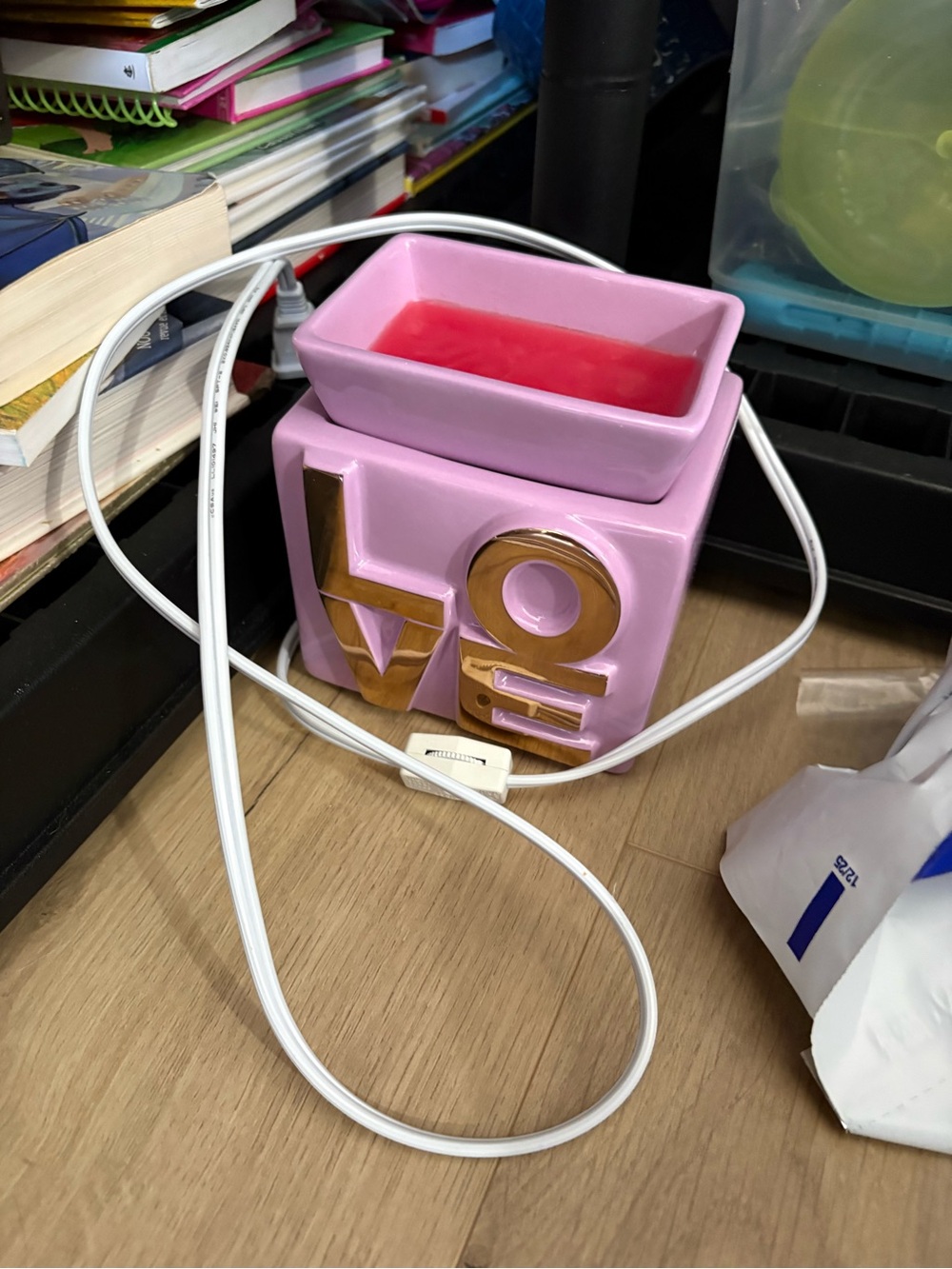 Scentsy Pink Ceramic Wax Warmer with Gold LOVE Accents